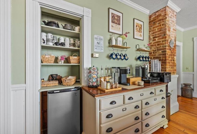 Bed and Breakfast Inn On Golden Pond