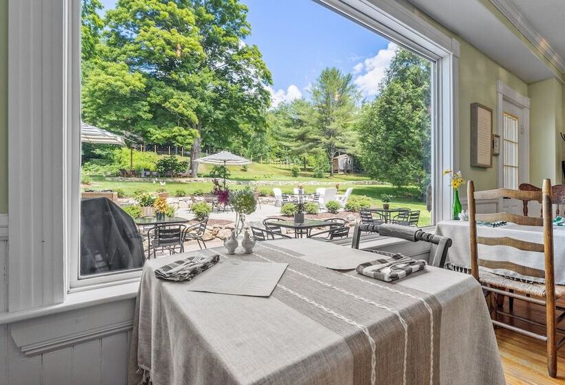 Bed and Breakfast Inn On Golden Pond