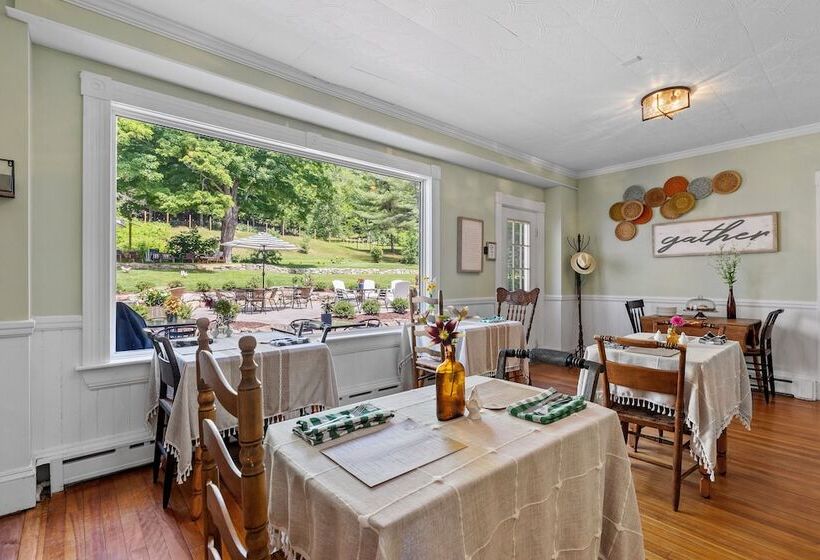 Bed and Breakfast Inn On Golden Pond