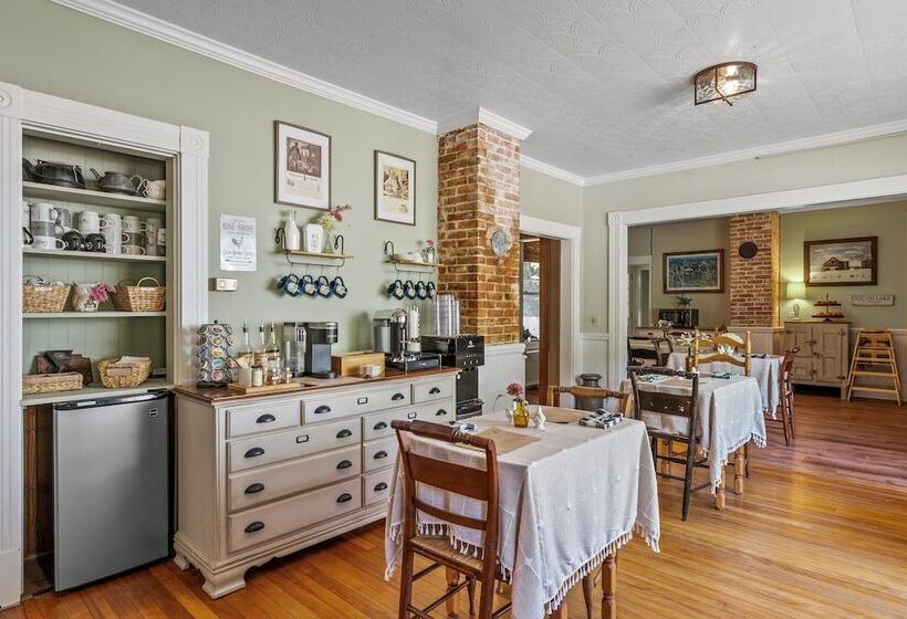 Bed and Breakfast Inn On Golden Pond