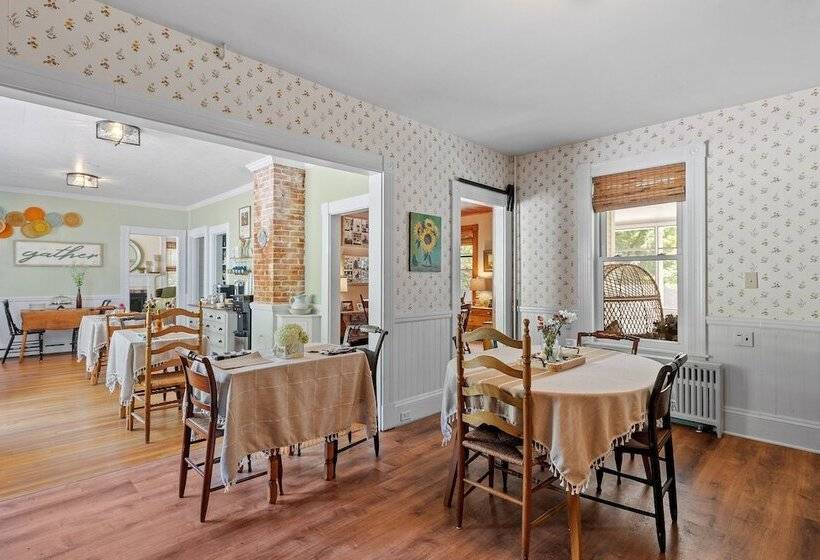 Bed and Breakfast Inn On Golden Pond