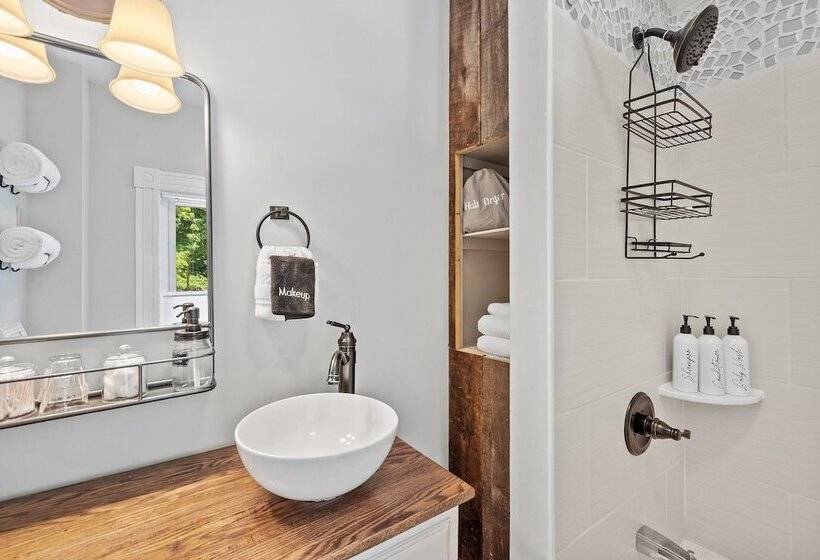 Bed and Breakfast Inn On Golden Pond