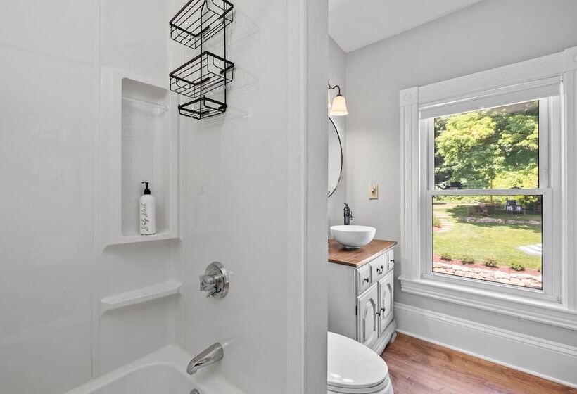 Bed and Breakfast Inn On Golden Pond