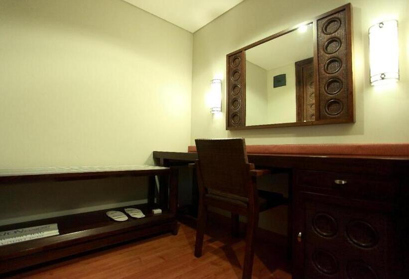 בית מלון כפרי Aston Tanjung City