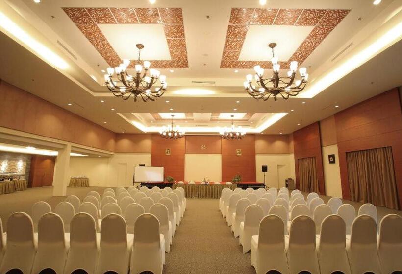 בית מלון כפרי Aston Tanjung City