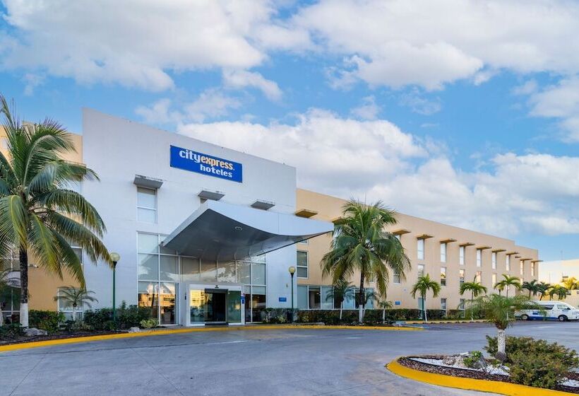 ホテル City Express Suites By Marriott Playa Del Carmen