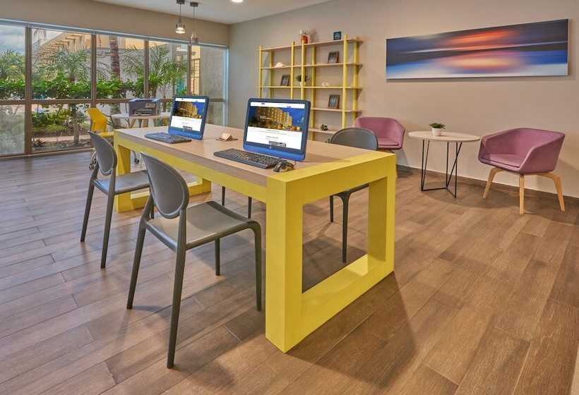 ホテル City Express Suites By Marriott Playa Del Carmen