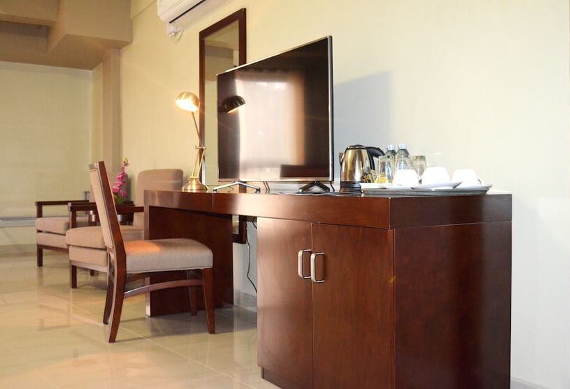 هتل Hillside Plaza