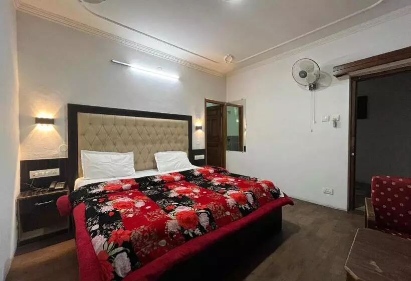 ホテル Premier Mall Road Manali