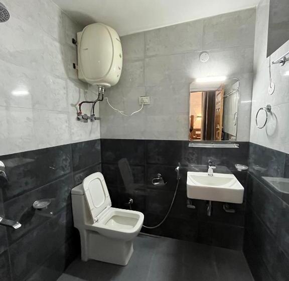 בית מלון כפרי Premier Mall Road Manali