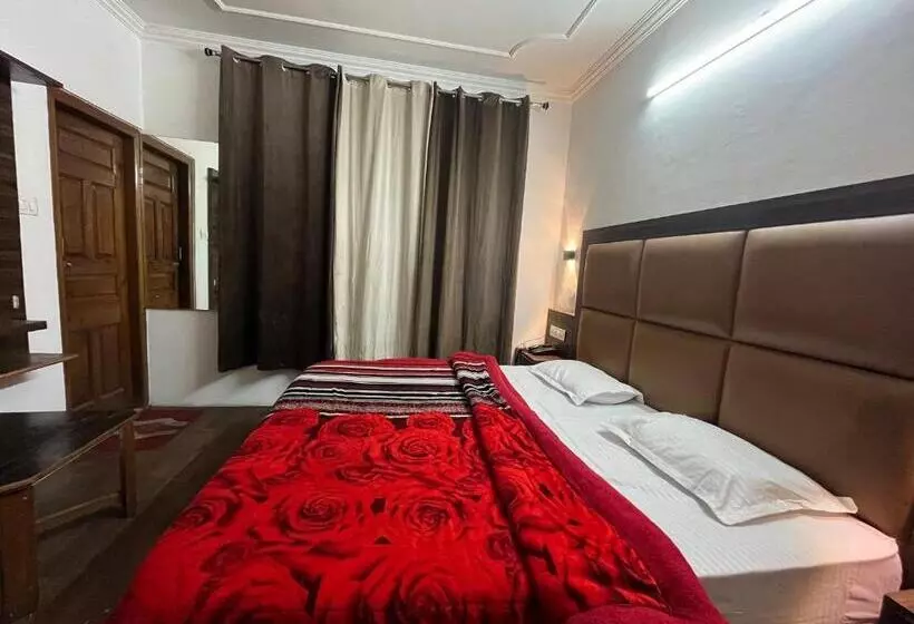 ホテル Premier Mall Road Manali