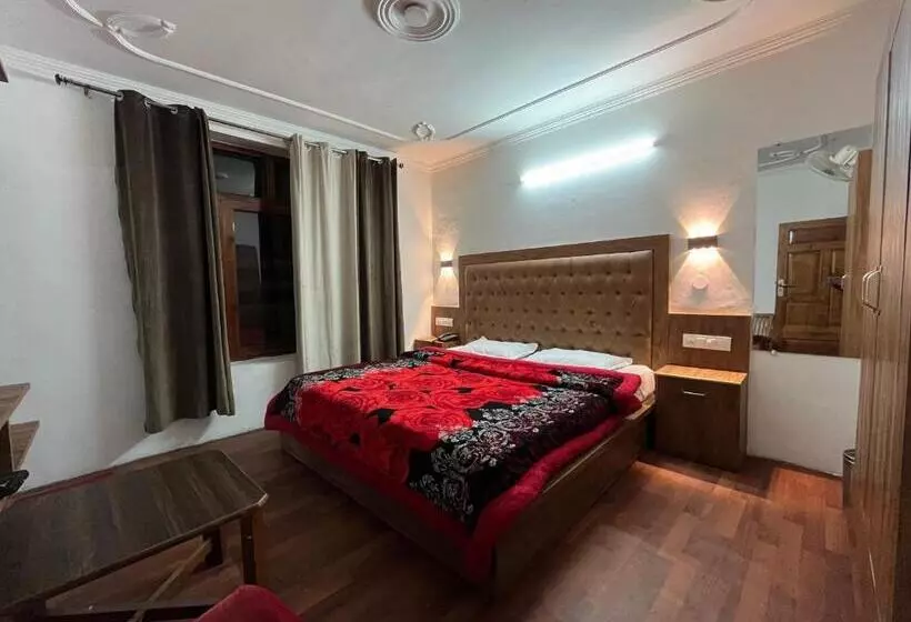 ホテル Premier Mall Road Manali