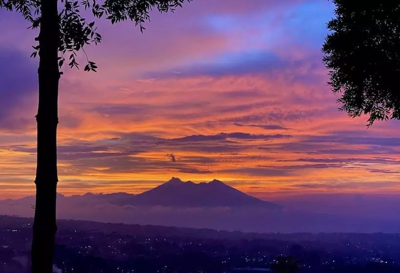 Hotelli Alinson Sunset Hill By Zuzu