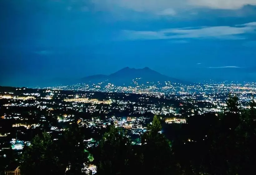 Hotelli Alinson Sunset Hill By Zuzu