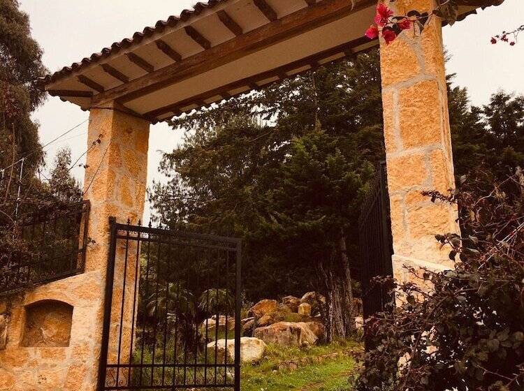 פנסיון Lo Nuestro   Hospedería