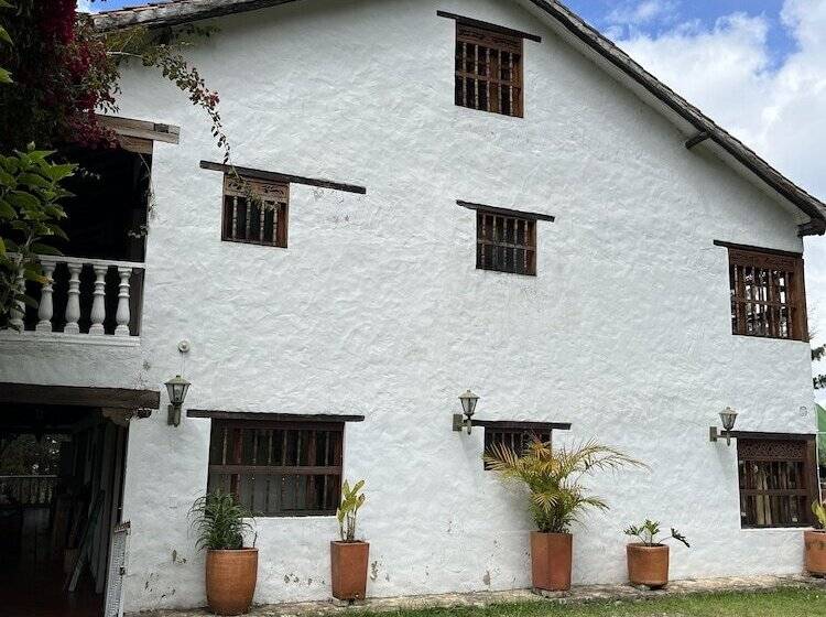 פנסיון Lo Nuestro   Hospedería