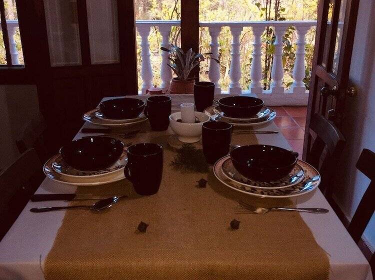 פנסיון Lo Nuestro   Hospedería