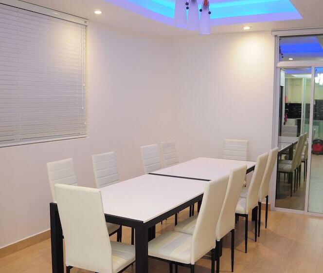 هتل Airport Beach