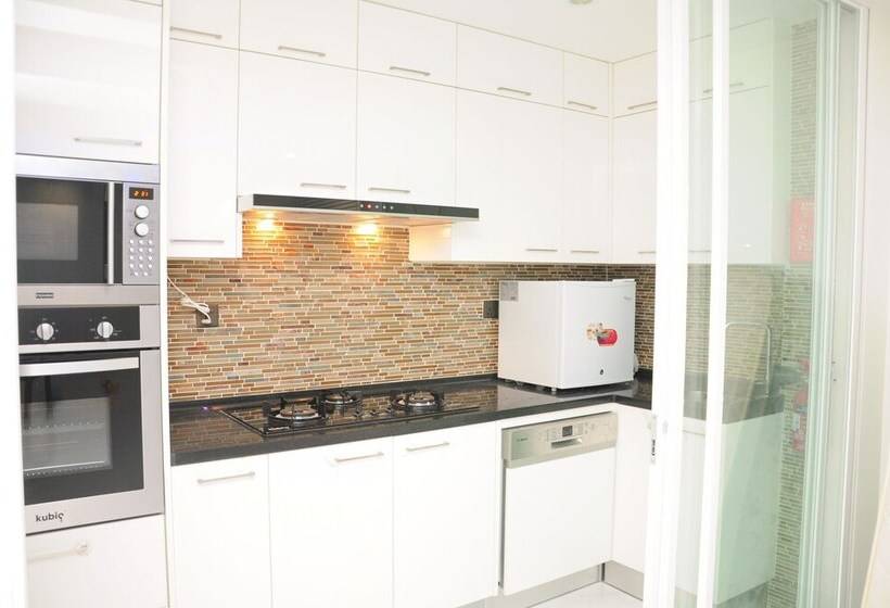 هتل Airport Beach