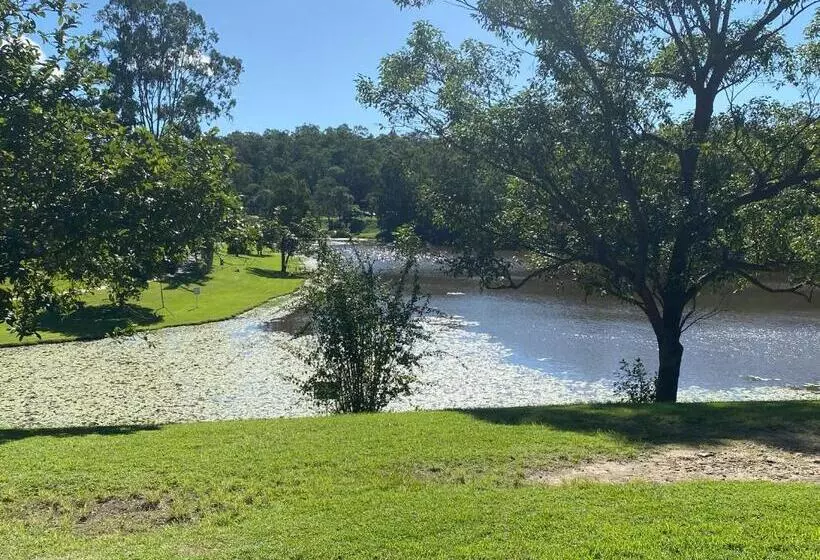 Hotelli Cedar Lake Country Resort