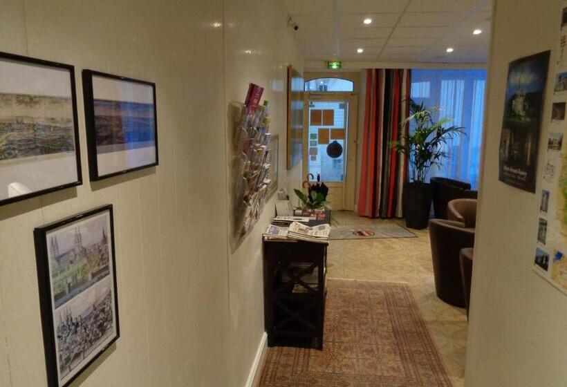 Hotel De Montaulbain