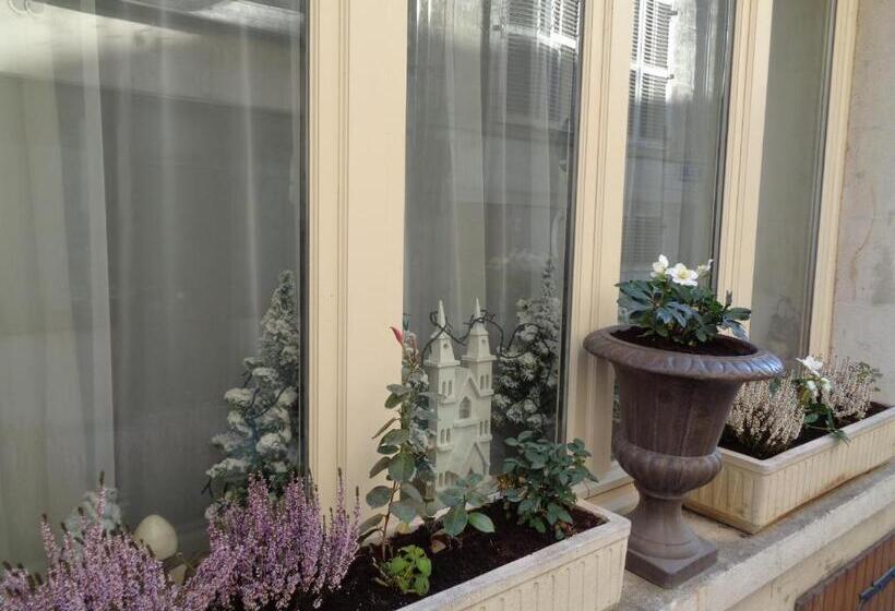 Hotel De Montaulbain