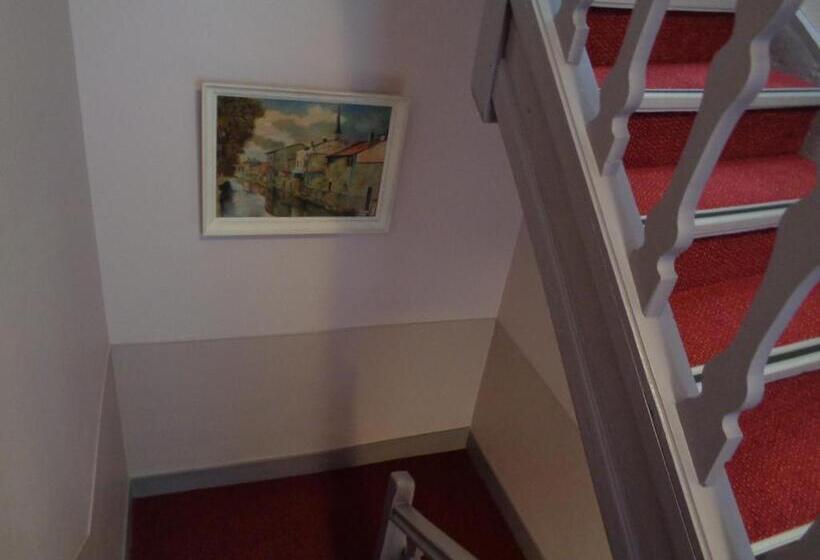 Hotel De Montaulbain