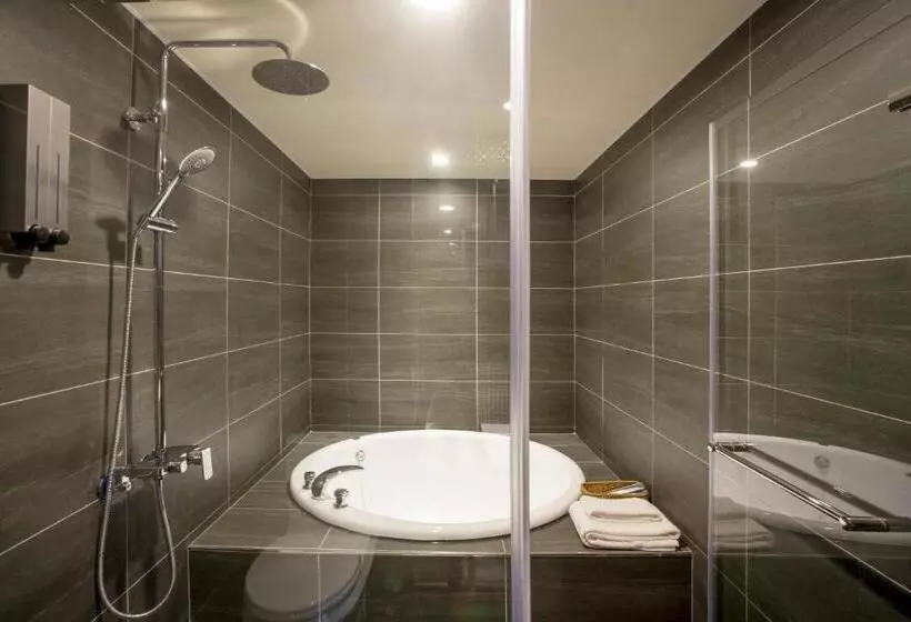 هتل Just Live Inn Keelung