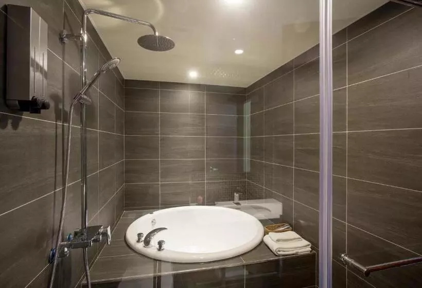 هتل Just Live Inn Keelung