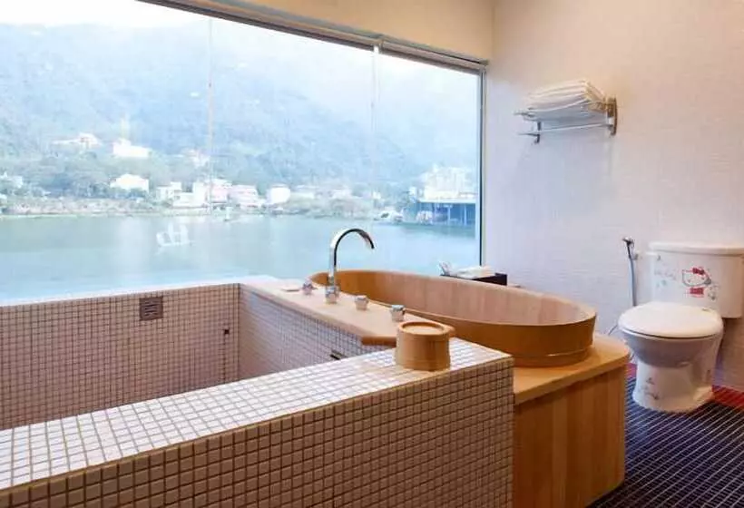هتل Lakeside Resort