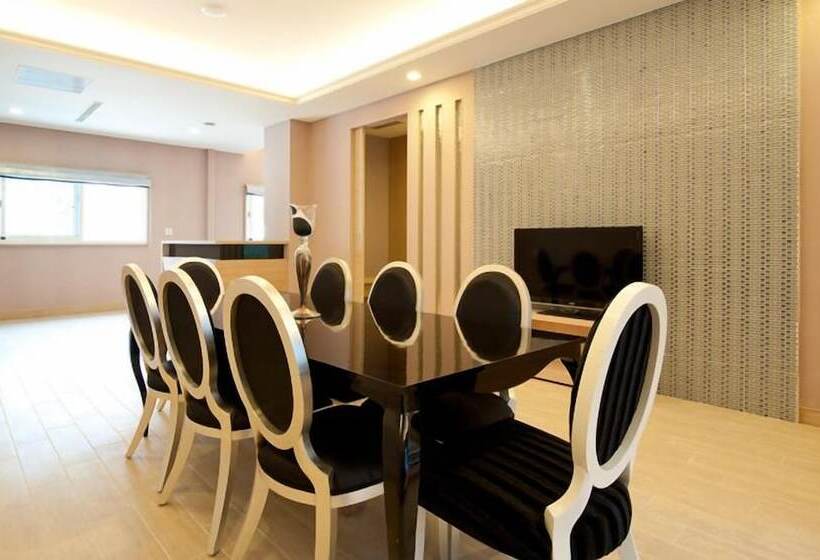 هتل Lakeside Resort