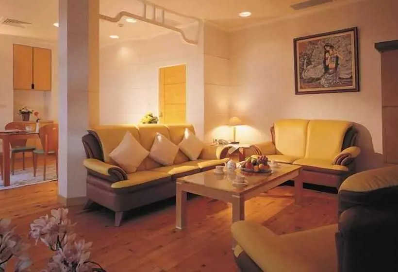هتل Lakeside Resort
