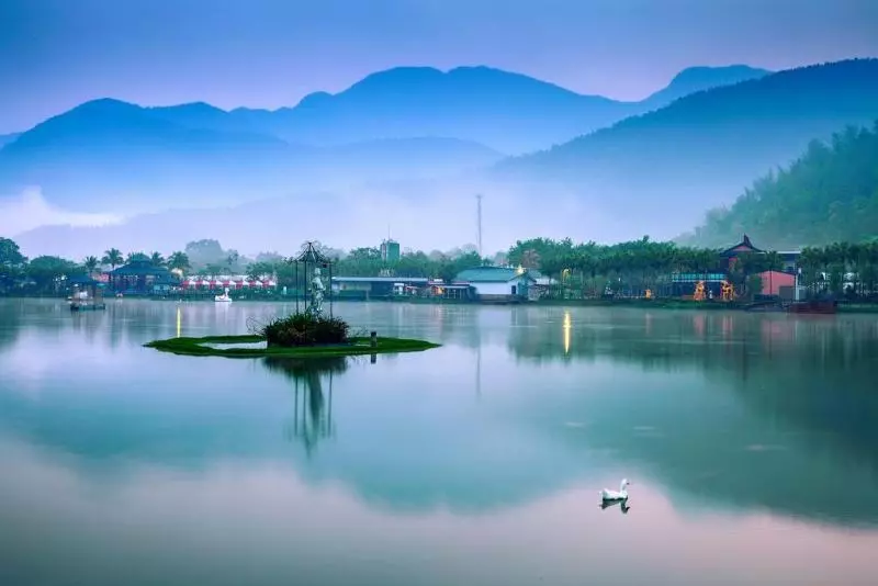 هتل Lakeside Resort