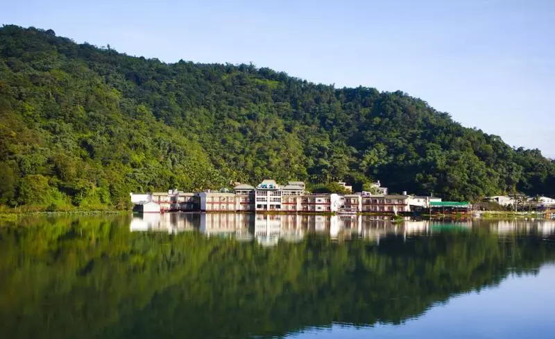 هتل Lakeside Resort