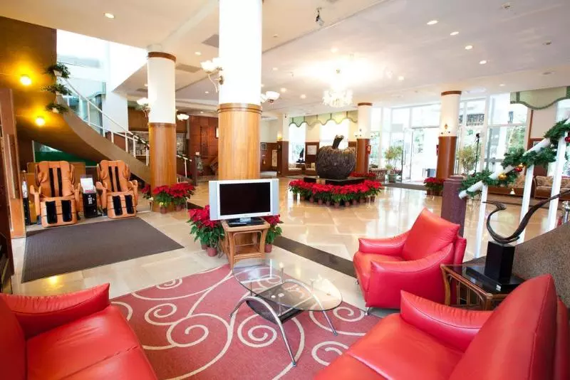 هتل Lakeside Resort