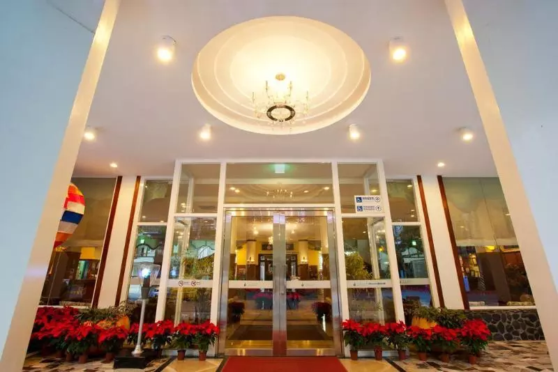 هتل Lakeside Resort