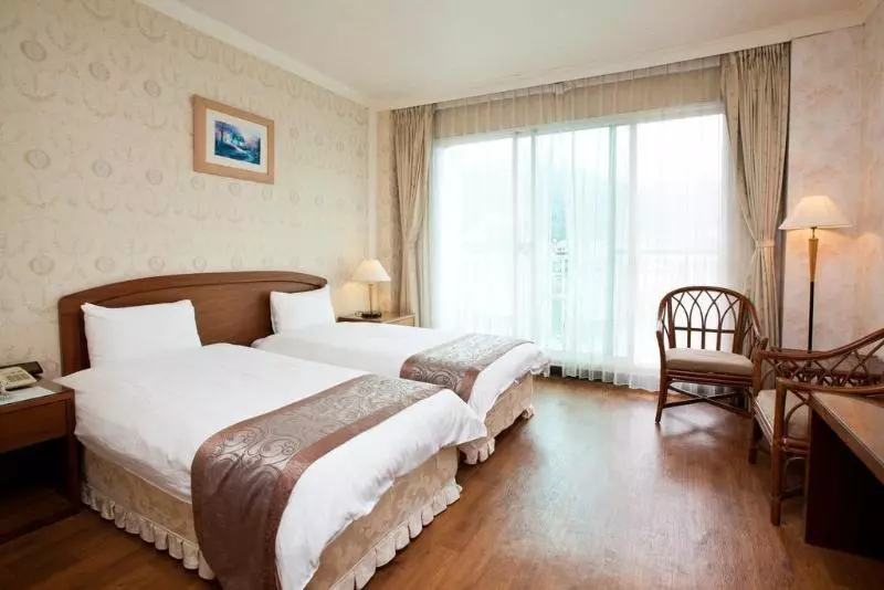 هتل Lakeside Resort