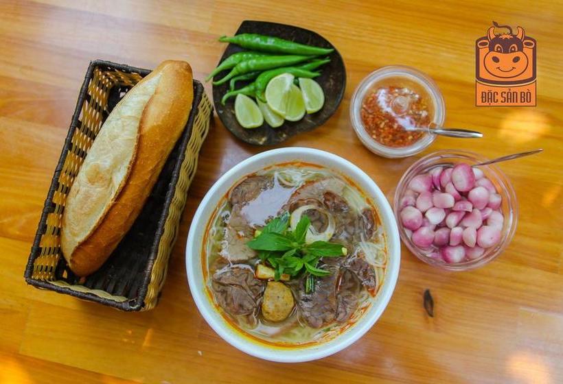 هتل Ngoi Nha Xanh