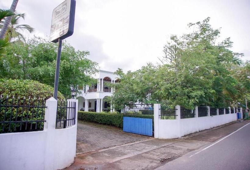 호텔 Blue Fox Hikkaduwa