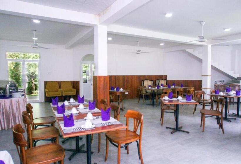 호텔 Blue Fox Hikkaduwa