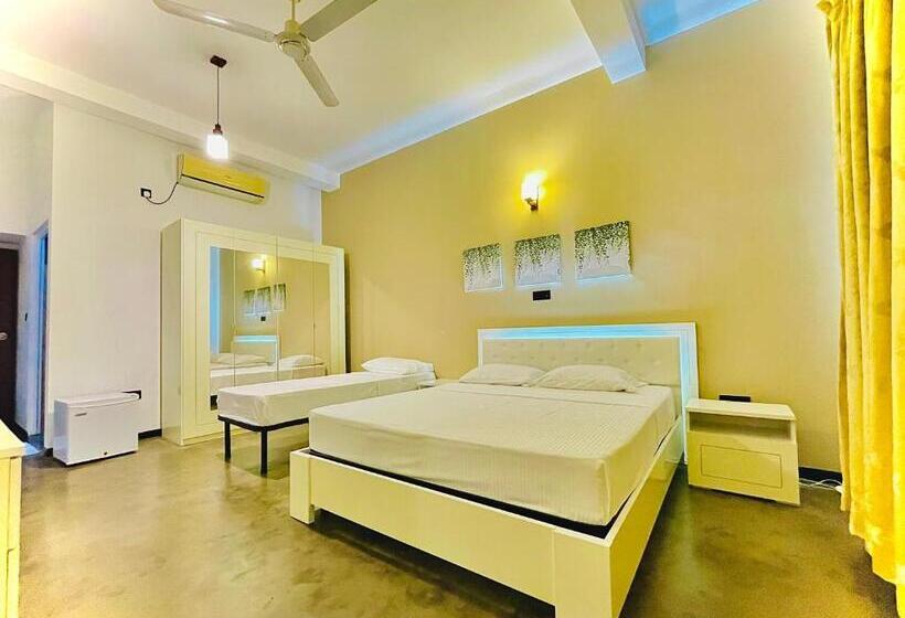 호텔 Blue Fox Hikkaduwa