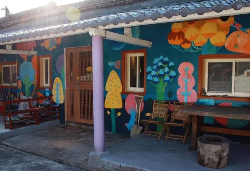 Lia Backpacker Youth Hostel