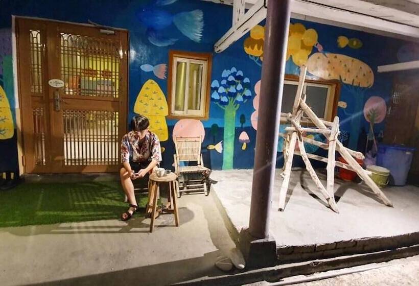 Lia Backpacker Youth Hostel