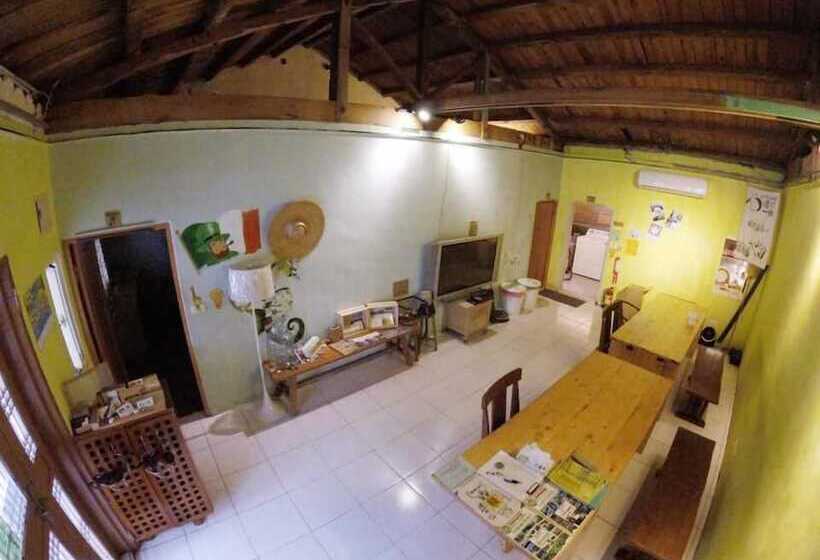 Lia Backpacker Youth Hostel