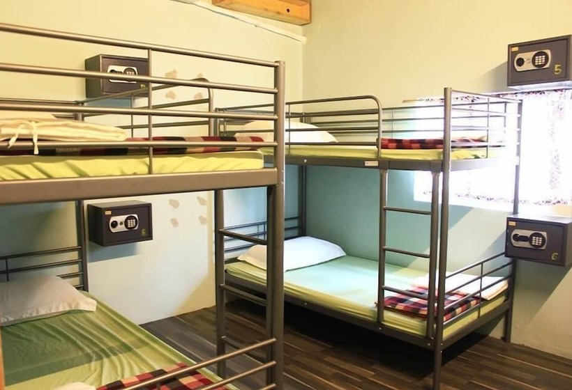 Lia Backpacker Youth Hostel