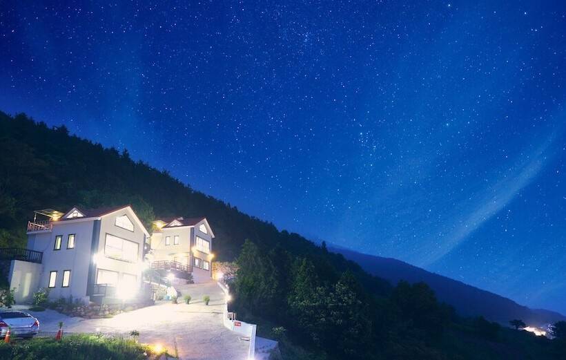 Namhae Montmartre Pension