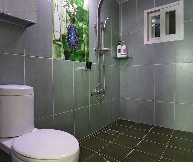 Namhae Montmartre Pension