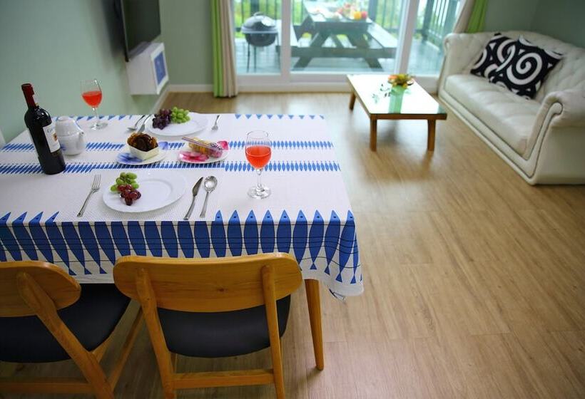 Namhae Montmartre Pension