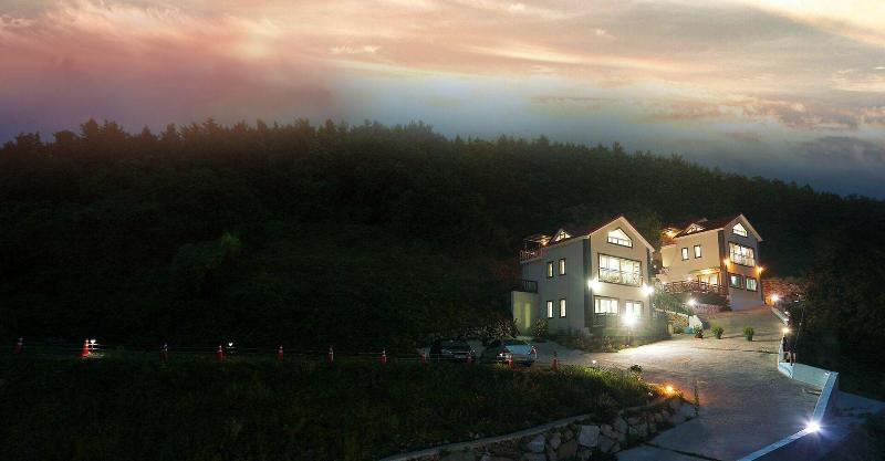 Namhae Montmartre Pension