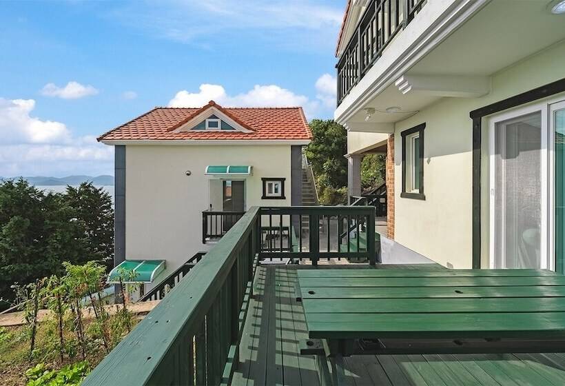 Namhae Montmartre Pension